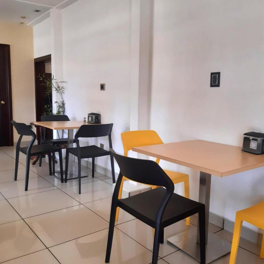 Hotel Villa Florencia Zona Rosa ซานซัลวาดอร์ ภายนอก รูปภาพ