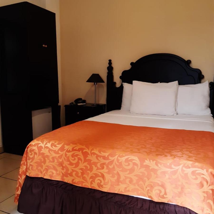 Hotel Villa Florencia Zona Rosa ซานซัลวาดอร์ ภายนอก รูปภาพ