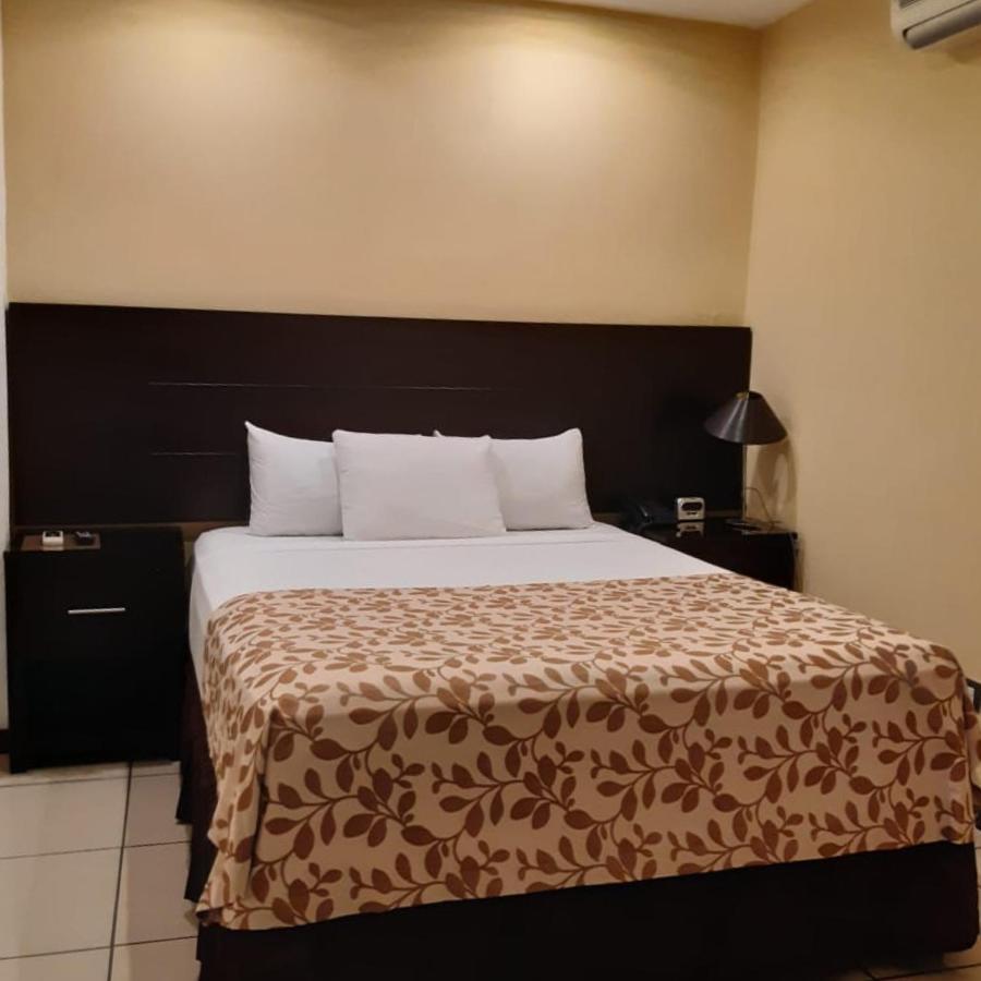 Hotel Villa Florencia Zona Rosa ซานซัลวาดอร์ ภายนอก รูปภาพ