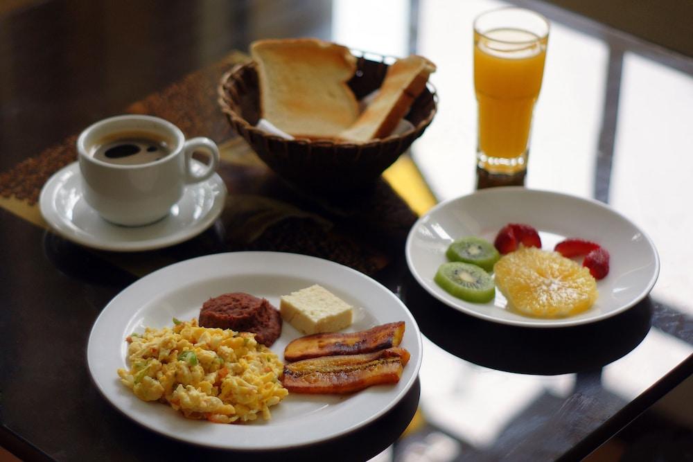 Hotel Villa Florencia Zona Rosa ซานซัลวาดอร์ ภายนอก รูปภาพ