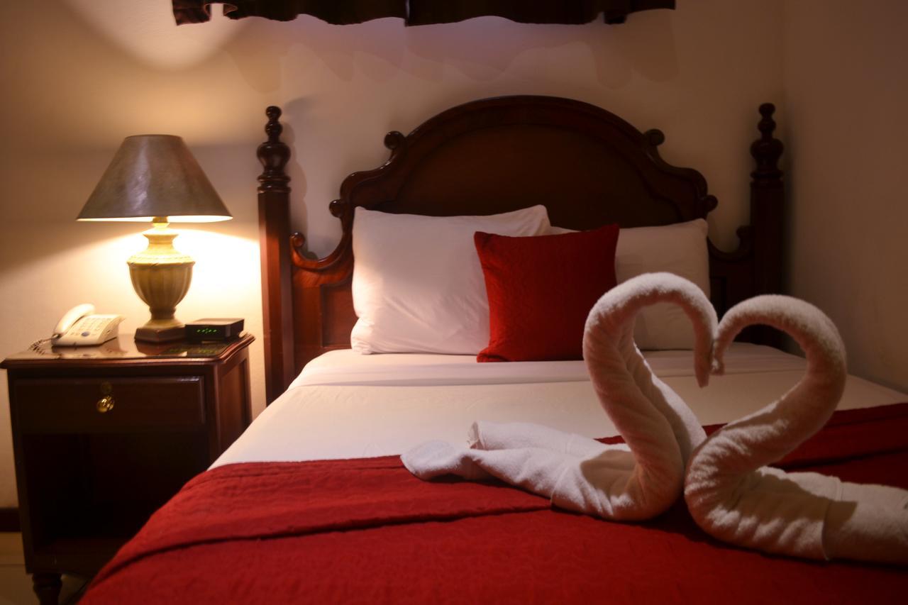 Hotel Villa Florencia Zona Rosa ซานซัลวาดอร์ ภายนอก รูปภาพ